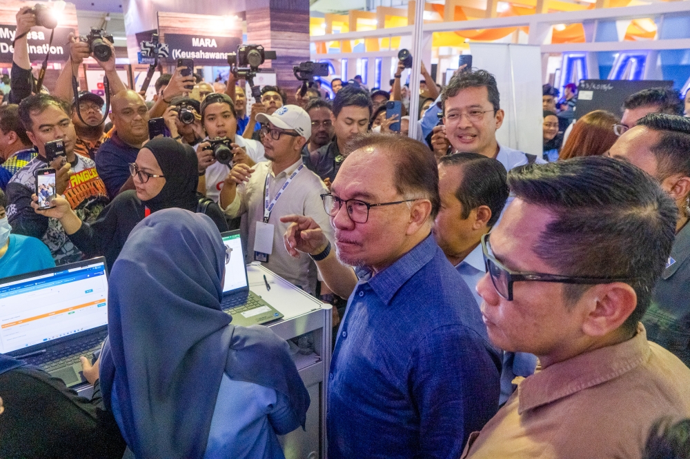 Prime Minister Datuk Seri Anwar Ibrahim mingles with guests at the Madani Government One Year Anniversary Programme in Bukit Jalil December 9, 2023. ― Picture by Shafwan Zaidon