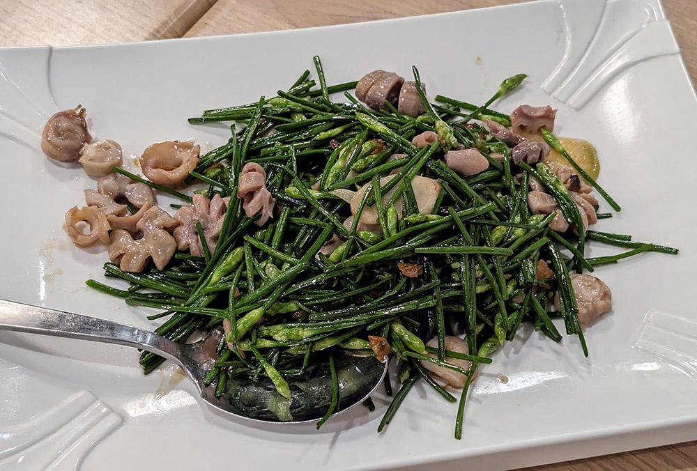 Stir-fried Chives with Intestines here are excellent.