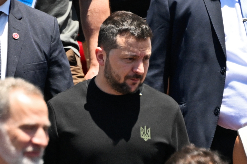 Ukraine’s Volodymyr Zelensky will travel to Washington today to meet President Joe Biden and plead his case before Republicans balking at sending more money for his fight against Russia, amid warnings aid will run out in weeks. — AFP pic