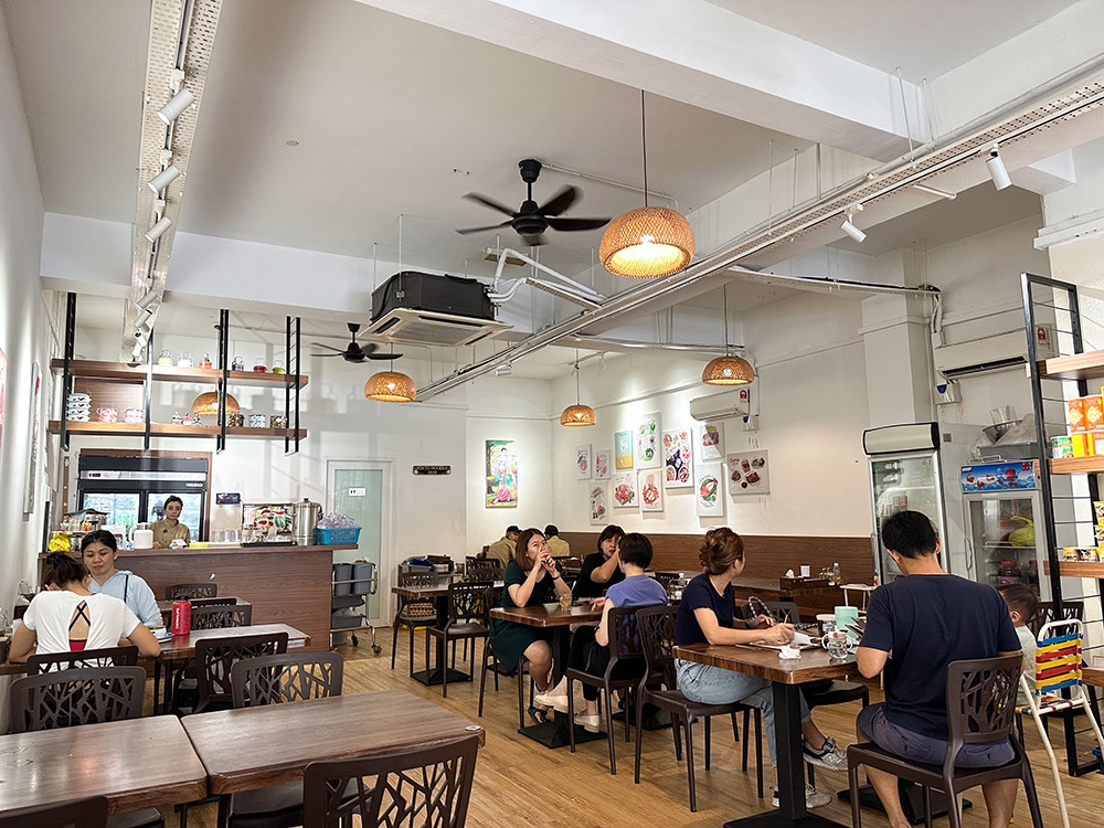 The place offers a pleasant dining experience making it a good stop for lunch.