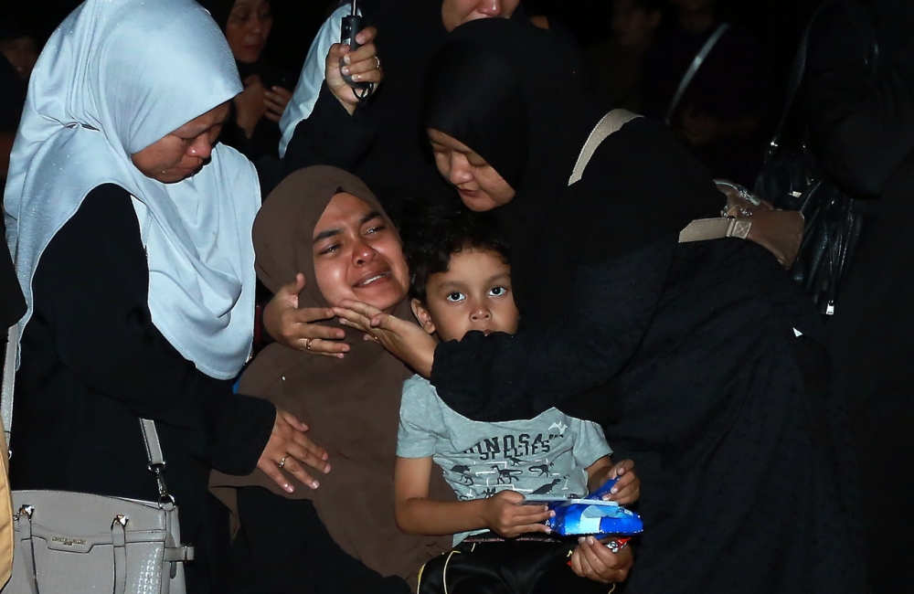 Ismanira Abdul Manaf, 28, the mother of murder victim, Zayn Rayyan, could not contain her grief during her son’s burial at Section 9 Islamic Cemetery, Damansara Damai, Kuala Lumpur, December 7, 2023. — Bernama pic