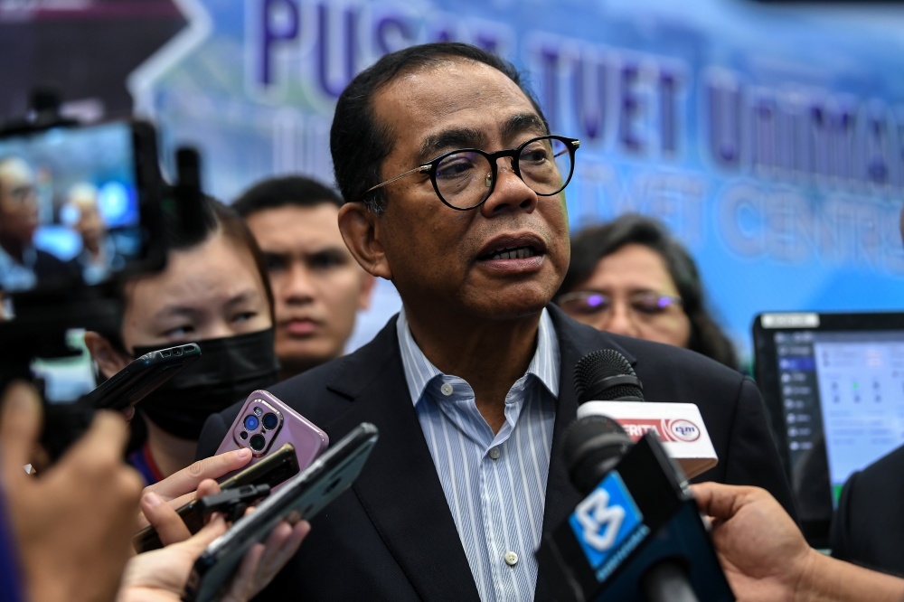 Datuk Seri Mohamed Khaled Nordin said that he was surprised by the sudden change in his portfolio following a Cabinet reshuffle announced by Prime Minister Datuk Seri Anwar Ibrahim today. — Bernama pic 