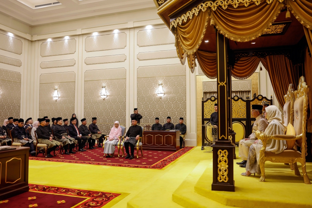 Yang di-Pertuan Agong Al-Sultan Abdullah Ri’ayatuddin Al-Mustafa Billah Shah and Raja Permaisuri Agong Tunku Hajah Azizah Aminah Maimunah Iskandariah at the swearing-in ceremony at Istana Negara, December 12, 2023. Also present were Prime Minister Datuk Seri Anwar Ibrahim and his wife Datuk Seri Dr Wan Azizah Wan Ismail as well as Cabinet Ministers. — Bernama pic 