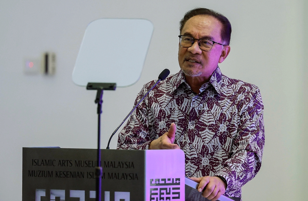 Prime Minister Datuk Seri Anwar Ibrahim says every view and proposal can be taken up for discussions but without ignoring the Federal Constitution. ― Bernama pic