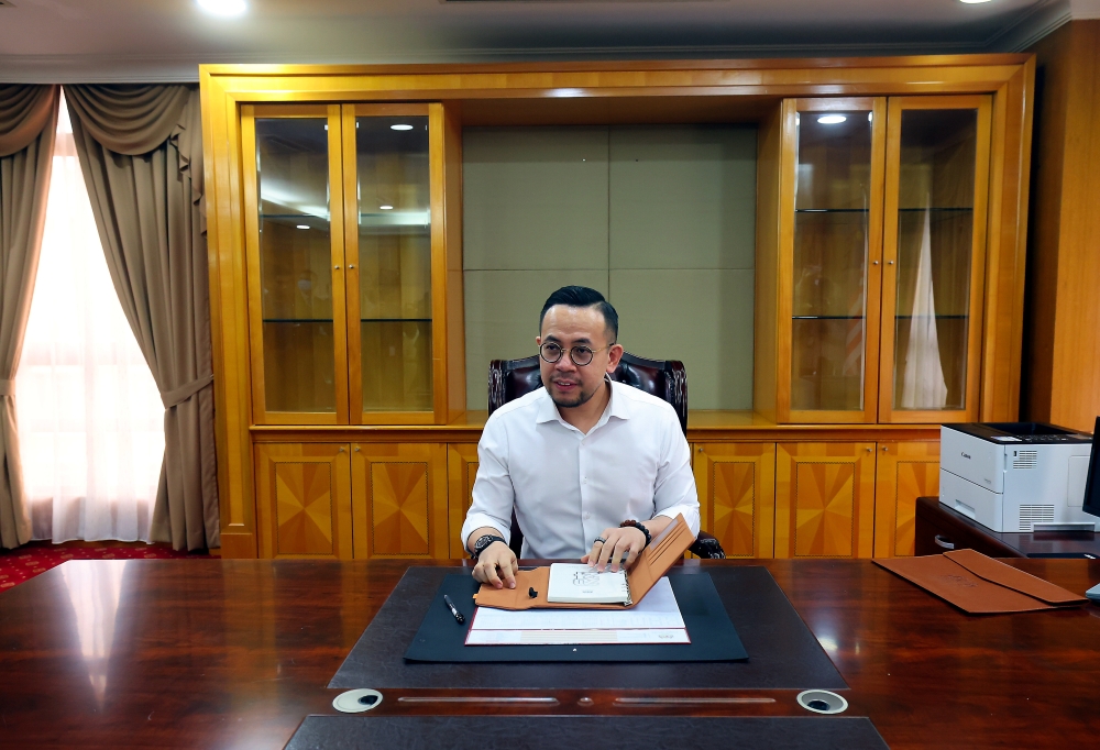 New Human Resources Minister Steven Sim Chee Keong at his office after clocking in to mark his official start at the ministry in Putrajaya, December 13, 2023. — Bernama pic  