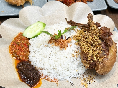 Get your ‘bebek goreng’ and ‘soto’ Betawi fix at Ara Damansara’s Wartek