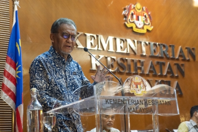 Health Ministry to issue advisory on Covid-19 booster shots for the vulnerable, says Dzulkefly