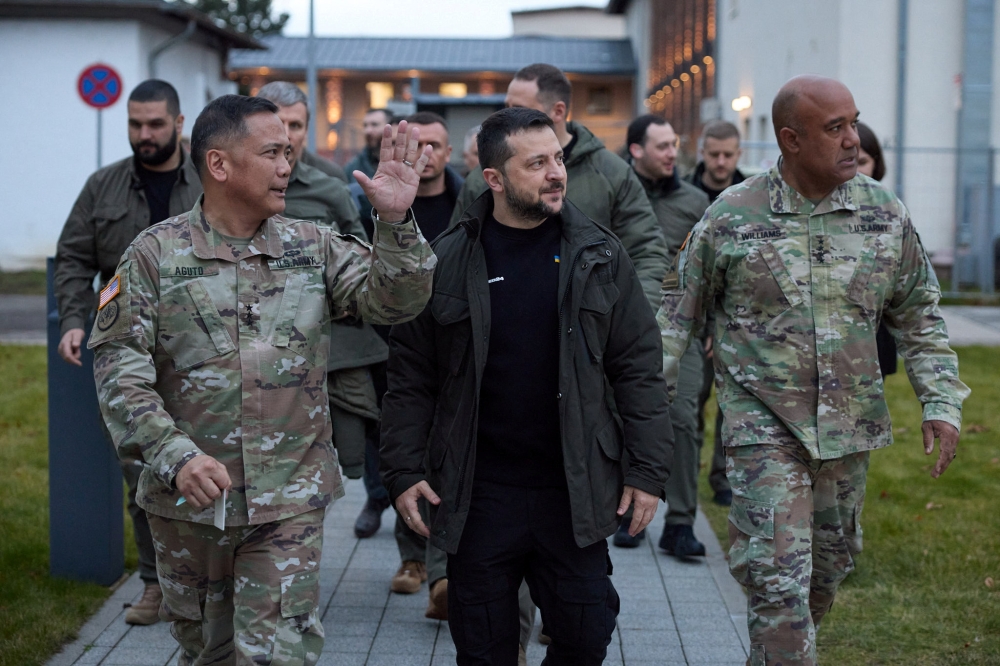 Commanding general of US Army Europe and Africa General Darryl A. Williams and Commander Security Assistance Group-Ukraine Lieutenant General Antonio Aguto welcome Ukraine’s President Volodymyr Zelensky at US Army Europe and Africa headquarters in Wiesbaden, Germany December 14, 2023. — Picture by Ukrainian Presidential Press Service/Handout via Reuters