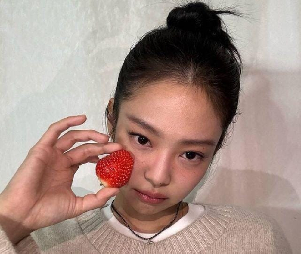 Jennie of Blackpink has one billion streams on Spotify, the first female K-pop artist to achieve the feat. —  Picture via Instagram/ jennierubyjane