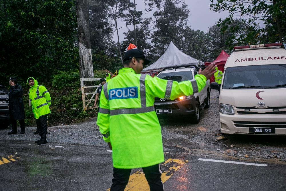 File photo of general the entrance from the main road at the site of the landslide in Selangor, December 22, 2022. — Photo by Hari Anggara