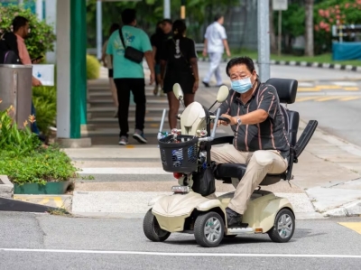Delivery riders in Singapore worry proposed speed limit on PMAs will hit earnings; pedestrians welcome recommendations to improve safety - Vimarsana News