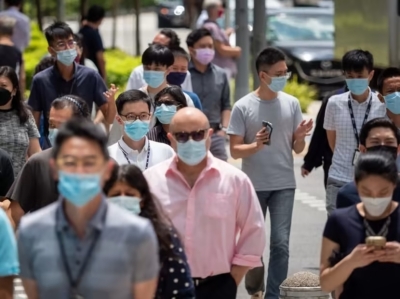 Singapore govt urges public to wear mask in crowded places as weekly cases top 56,000 - Vimarsana News