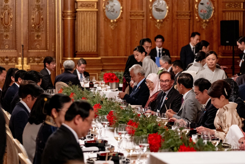 Prime Minister Datuk Seri Anwar Ibrahim attends a dinner hosted by Japanese Prime Minister Fumio Kishida and his wife Yuko at Geihinkan, State Guesthouse Akasaka Palace, Japan, December 16, 2023. — Picture from X/Anwar Ibrahim 