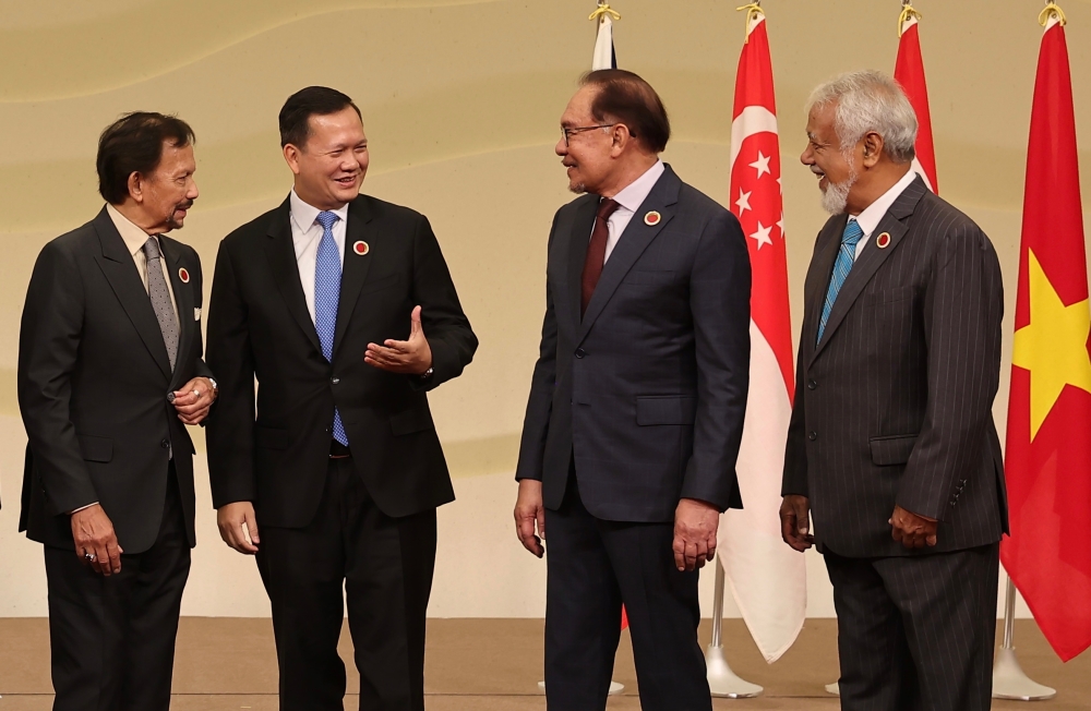 Prime Minister Datuk Seri Anwar Ibrahim with (from left) Sultan Hassanal Bolkiah of Brunei Darussalam, Cambodia Prime Minister Hun Manet and Timor Leste Prime Minister Kay Rala Xanana Gusmao after a group photograph with Asean leaders during the Asean-Japan Commemorative Summit in Tokyo, December 17, 2023. — Bernama pic 