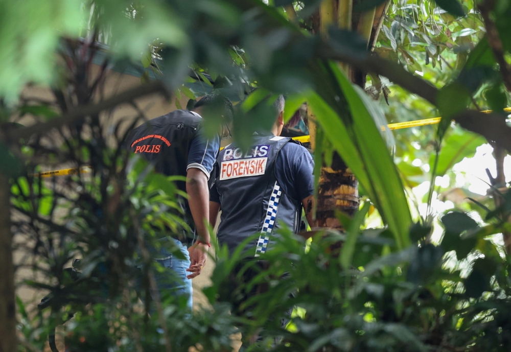Members of the Royal Malaysian Police (PDRM) Forensic Unit are seen entering the scene of the incident near Blok R, Apartment Idaman, Damansara Damai, around 12.38pm, December 16, 2023 to collect more evidence regarding the murder of an autistic child, Zayn Rayyan Abdul Matin. — Bernama pic
