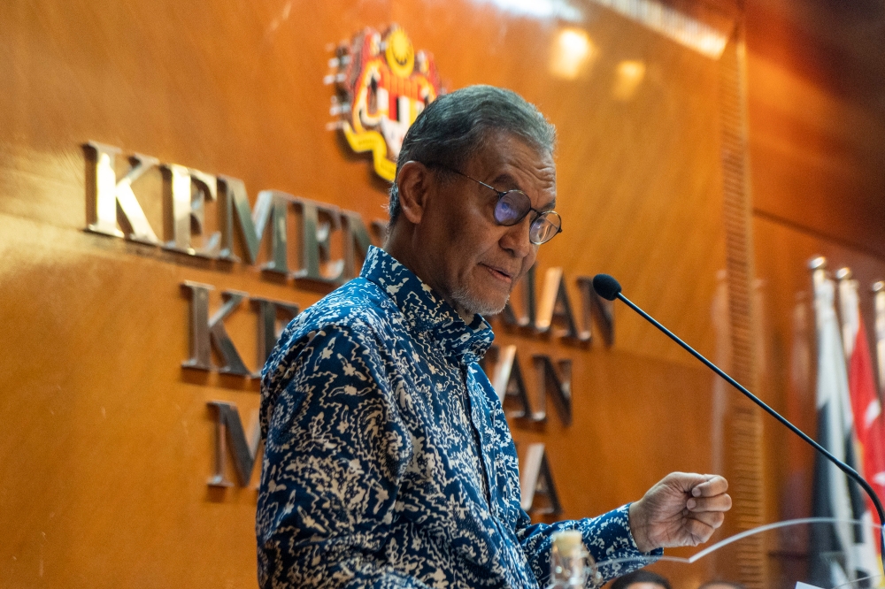  Amid a surge in Covid-19 cases nationwide, Datuk Seri Dzulkefly Ahmad has instructed his communications team in the Health Ministry to relook the guidelines and processes on what to do for those who test positive at home. — Picture by Shafwan Zaidon