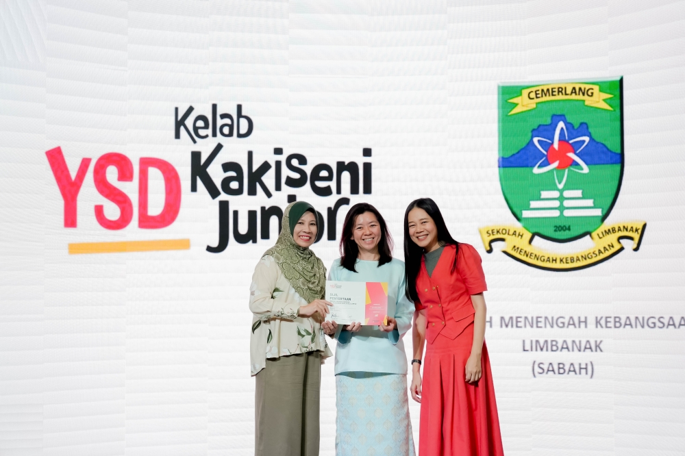 YSD chief executive officer Dr Yatela Zainal Abidin, Sabah-based artist educator Sylvia Lim Ee Sim and Kakiseni president Low Ngai Yuen. — Picture from Yayasan Sime Darby