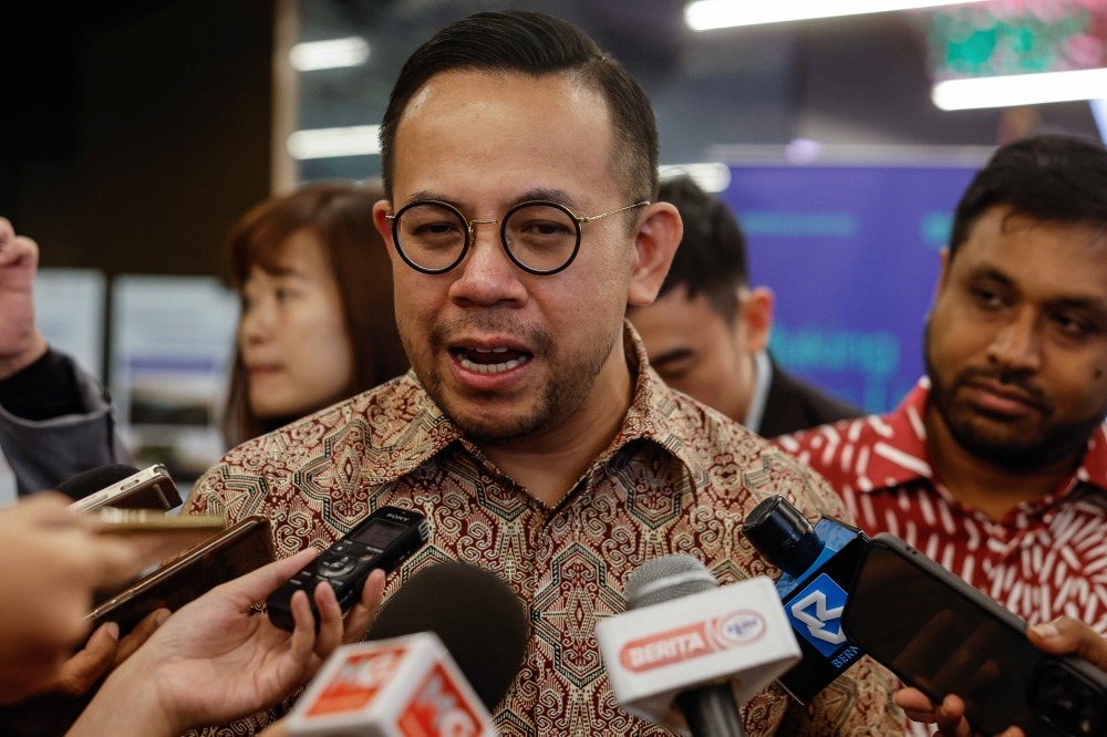 Human Resources Minister Steven Sim said the ministry will closely collaborate with the Economy Ministry to ensure the success of the project and other efforts to bring labour market reforms. — Bernama pic