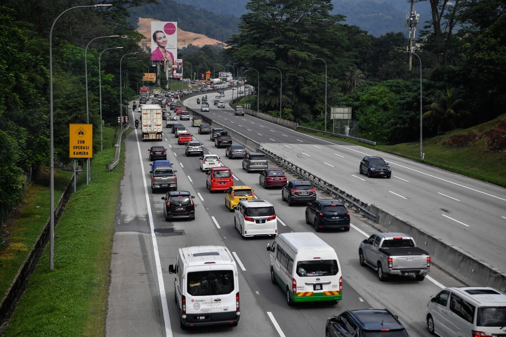 According to the statement, the KLK is expected to witness 172,200 vehicles per day, marking a remarkable surge of over 70 per cent from the typical daily traffic flow, while the LPT1 is forecasted to experience an average daily traffic volume of 68,200 vehicles, reflecting an increase of over 50 per cent from the normal traffic flow. — Bernama pic