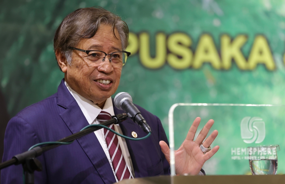 Sarawak Premier Tan Sri Abang Johari Openg said students taking up disciplines, such as engineering, accountancy, cyber analysis, cyber law and computer science, will then have better chances of securing employment. — Bernama pic