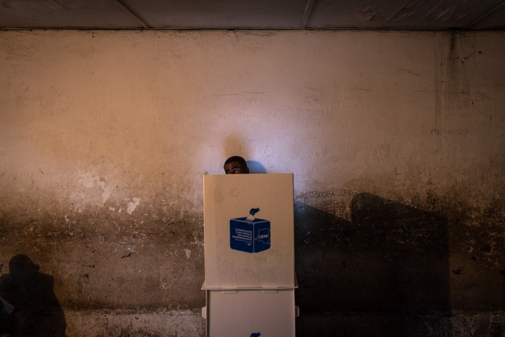 A voter marks his ballot at a polling station in Kinshasa, on December 20, 2023, as voting goes into the night after lengthy delays. ― AFP pic