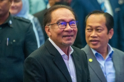 Anwar drops appeal to challenge Muhyiddin’s advice to Agong to pause Parliament during 2021 pandemic; but Speaker, two Pakatan reps still pursuing court case