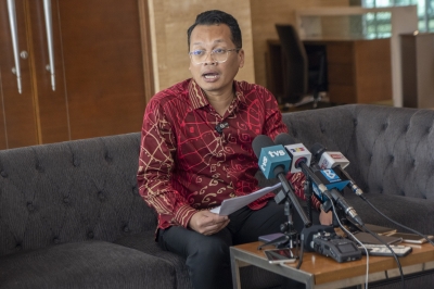Minister Nik Nazmi denies claim govt flood mitigation fund beset with corruption, to sue alleger for defamation - Vimarsana News