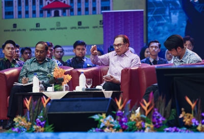 PM Anwar pledges jobs for education grads in schools; Education Ministry to fill up teaching vacancies next year - Vimarsana News
