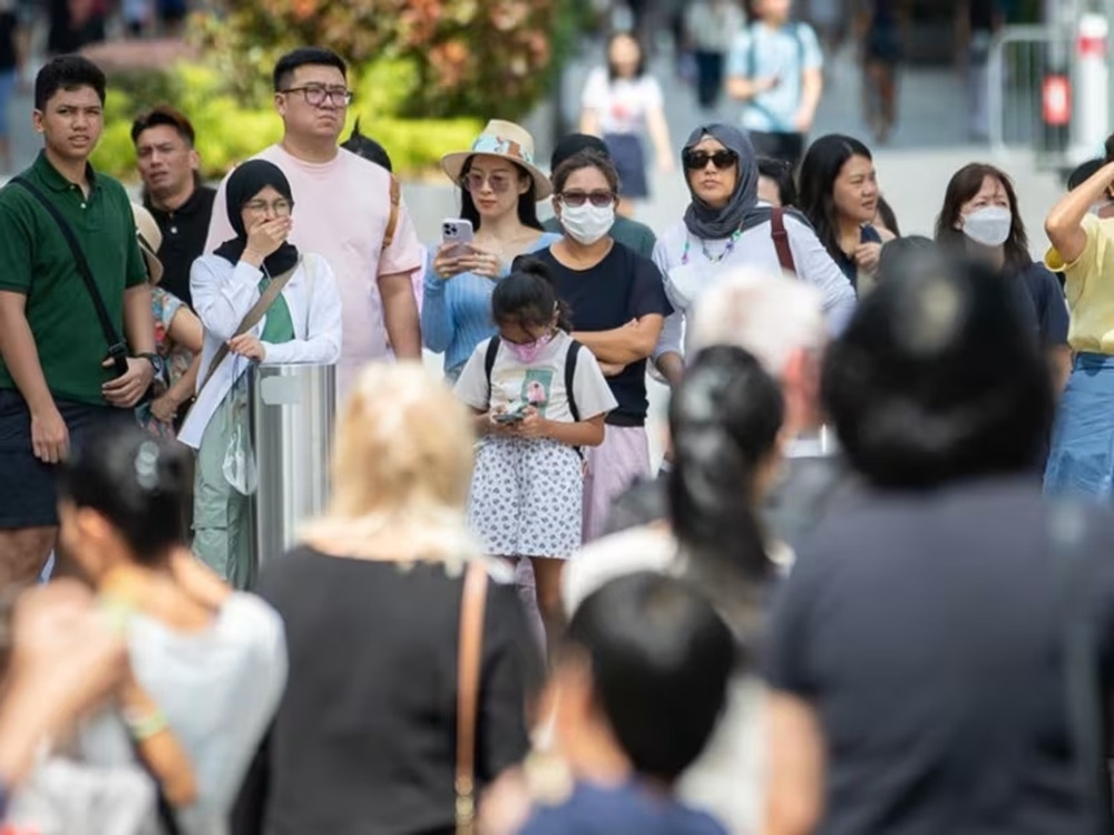 Pedestrians along Orchard Road on December 20, 2023. ― TODAY pic