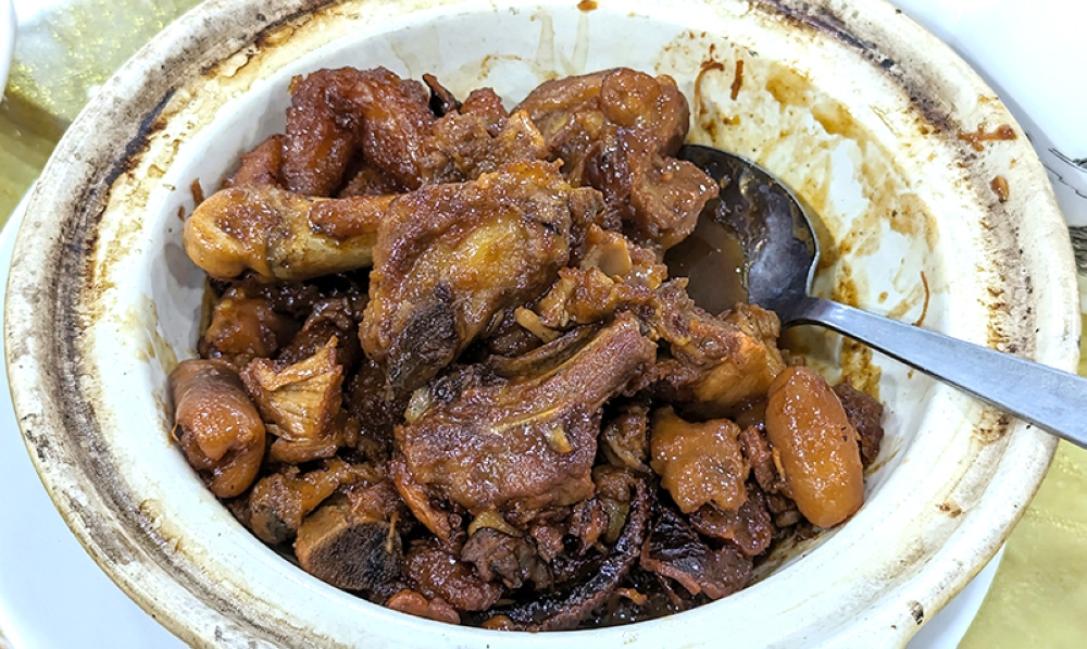 The Three Trotters pot epitomises the phrase 'ugly delicious'.