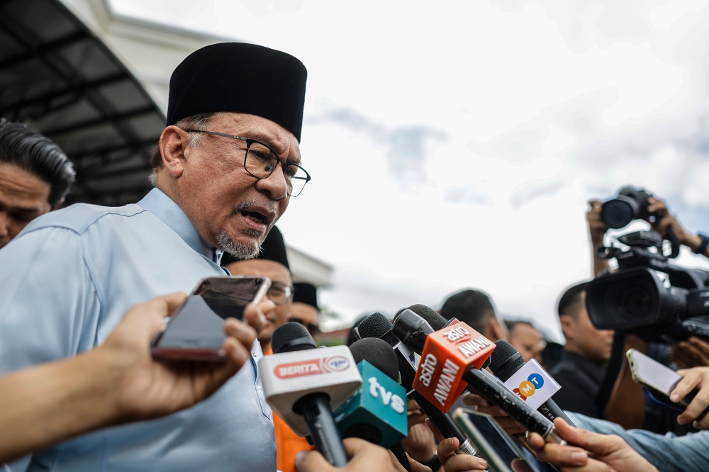 Prime Minister Datuk Seri Anwar Ibrahim said all parties need to understand and give space to the investigating body to carry out its duties including investigation involving figures who are influential, hold titles or wield power. — Bernama pic 