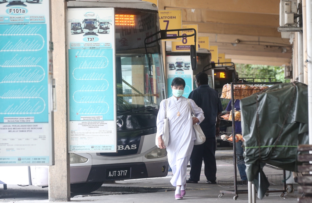 People wear masks while using public transport at Medan Kidd Bus Station in Ipoh, December 19, 2023. — Picture by Farhan Najib