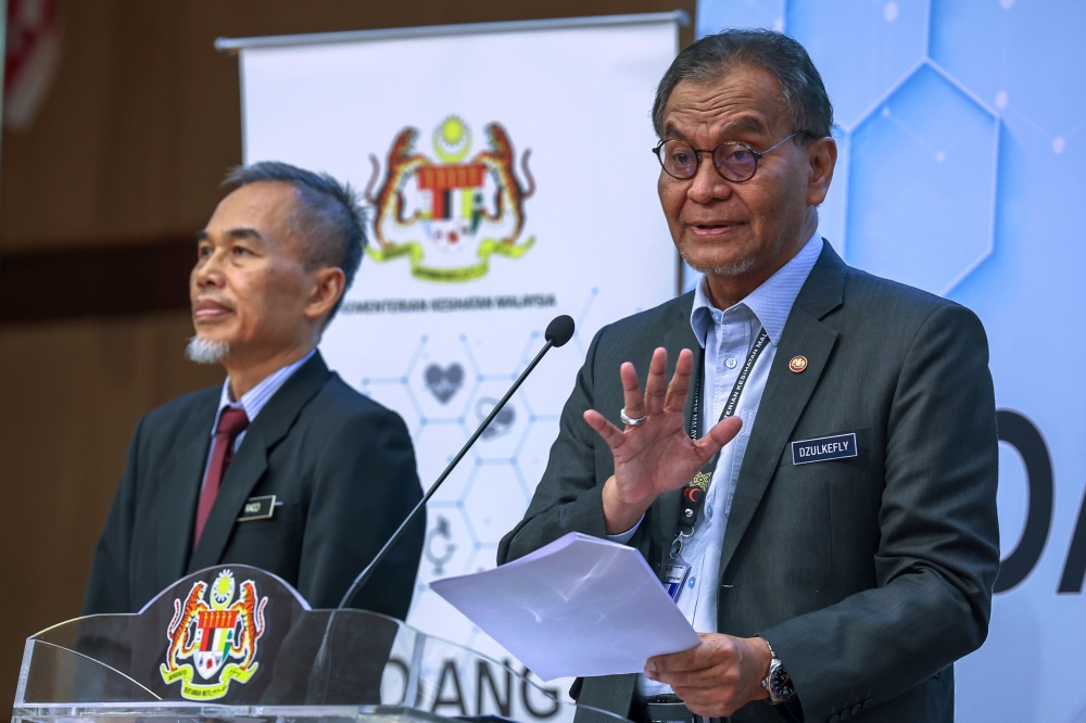 Health Minister Datuk Seri Dzulkefly Ahmad said the public can walk in at vaccination centres (PPV) listed in MySejahtera, but the vaccination is determined on a first-come, first-served basis and the supply of vaccines at the respective PPVs on that day. — Bernama pic 