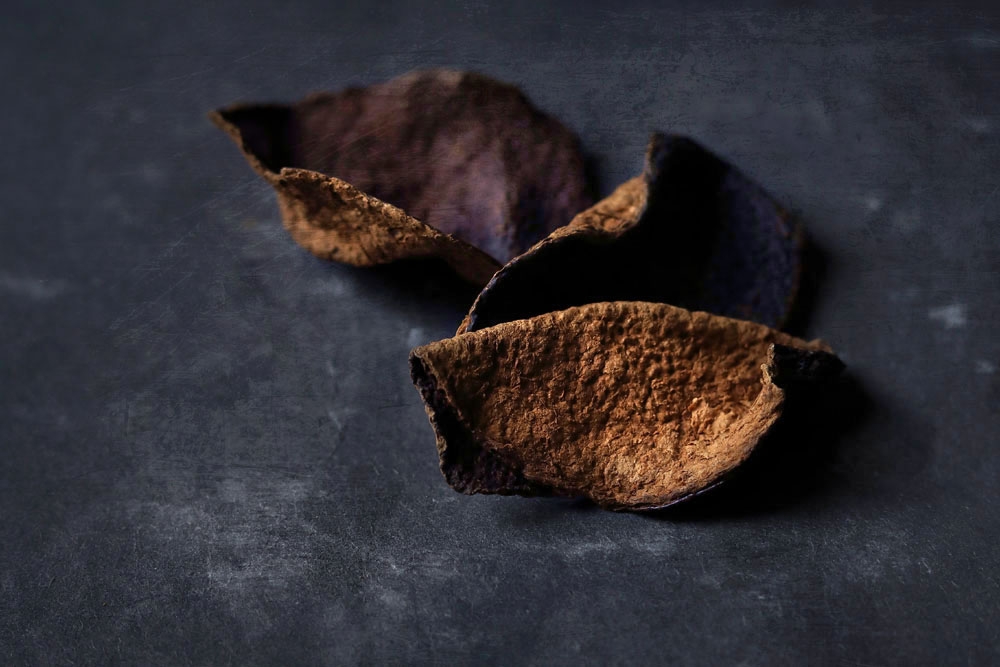 Dried tangerine peel or 'chan pei' adds a subtle citrus fragrance.