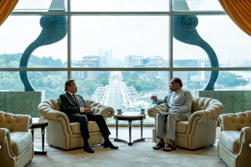 Prime Minister Datuk Seri Anwar Ibrahim with Sarawak Premier Tan Sri Abang Johari Openg in Putrajaya, December 22, 2023. — Picture from X/Anwar Ibrahim