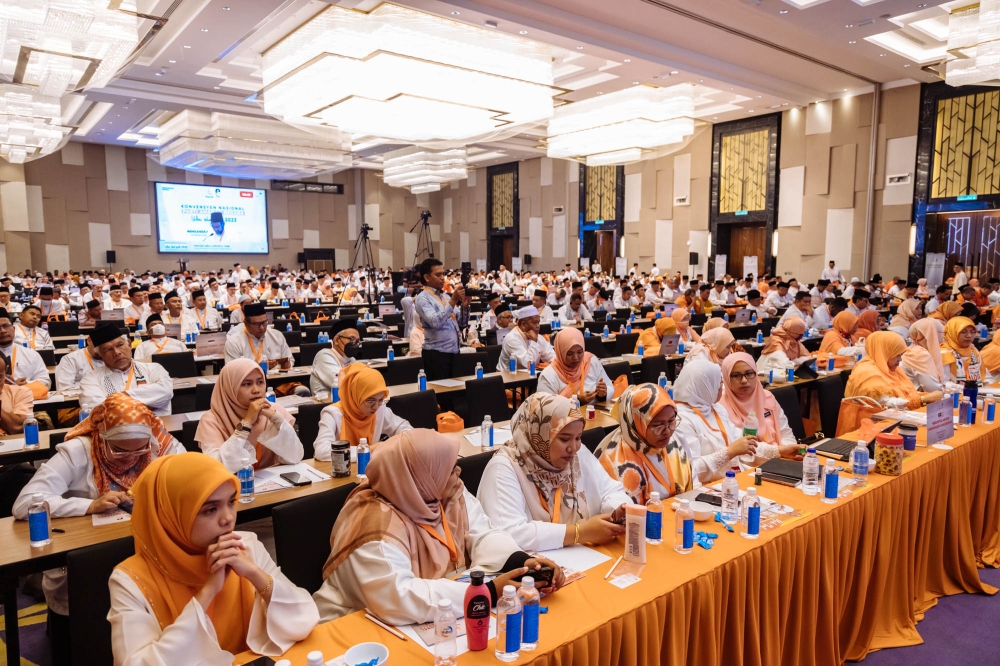 The Parti Amanah Negara (Amanah) National Convention today approved a motion to eliminate completely the practice of ‘takfiri’ or accusing another Muslim of apostasy or declaring another Muslim as infidel (kafir). — Picture by Firdaus Latif