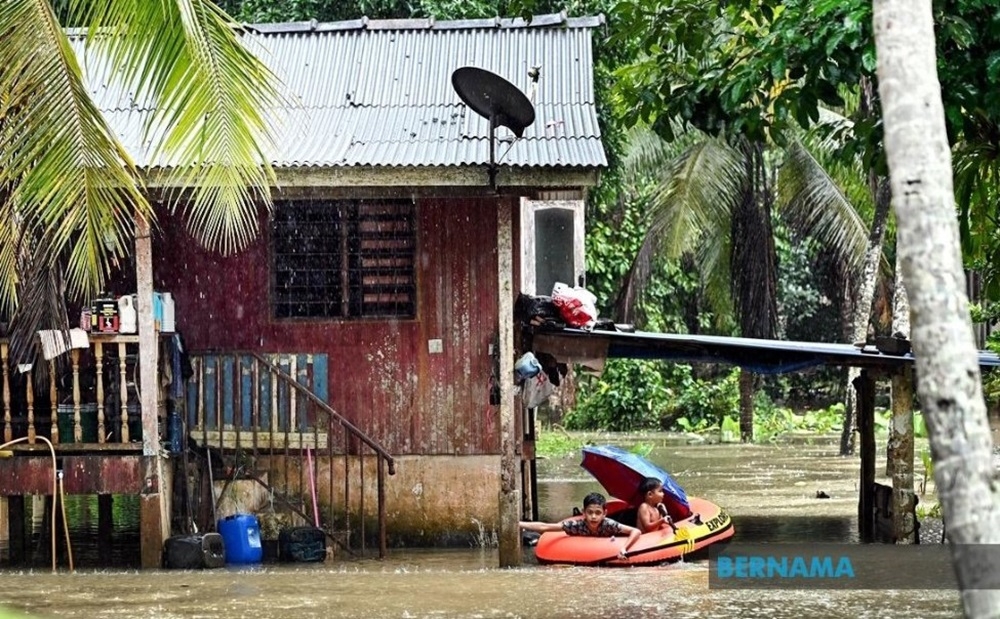 Children are seen playing during the floods at Kampung Kepah, Kuala Berang. — Picture via X/Bernama 