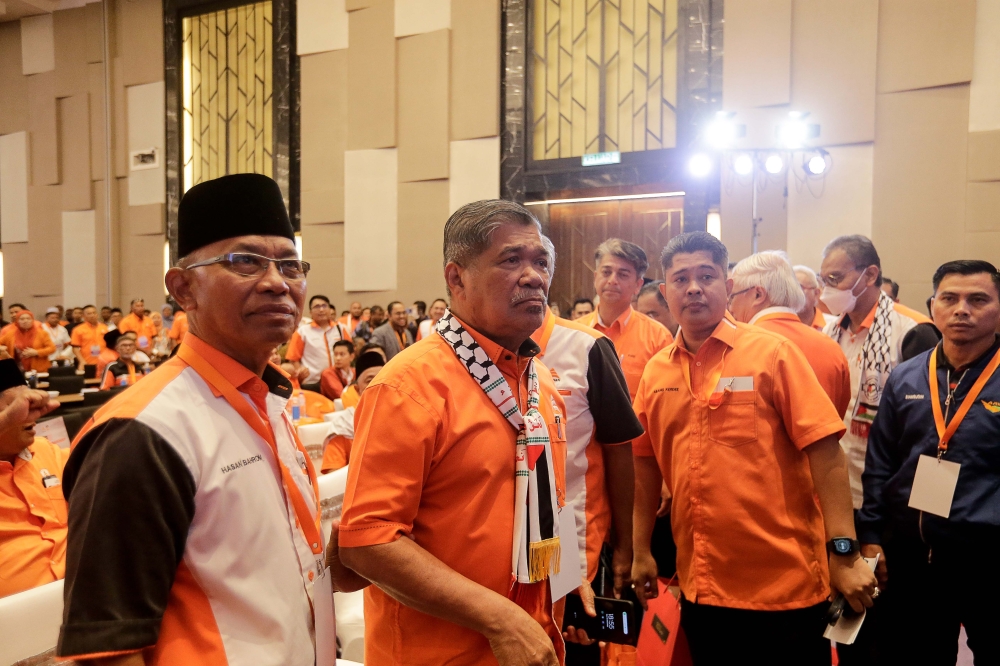 Amanah president Datuk Seri Mohamad Sabu takes the stage for the announcement of the new leadership during the 2023 National Amanah Convention at Wyndham Acmar, Klang December 24, 2023. — Picture by Sayuti Zainudin