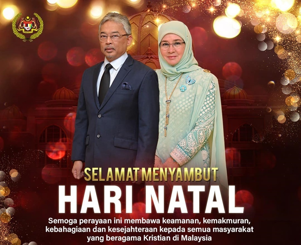 Yang di-Pertuan Agong Al-Sultan Abdullah Ri’ayatuddin Al-Mustafa Billah Shah and Raja Permaisuri Agong Tunku Azizah Aminah Maimunah Iskandariah have extended Christmas greetings to all Christians in Malaysia. — Picture via Facebook/Istana Negara