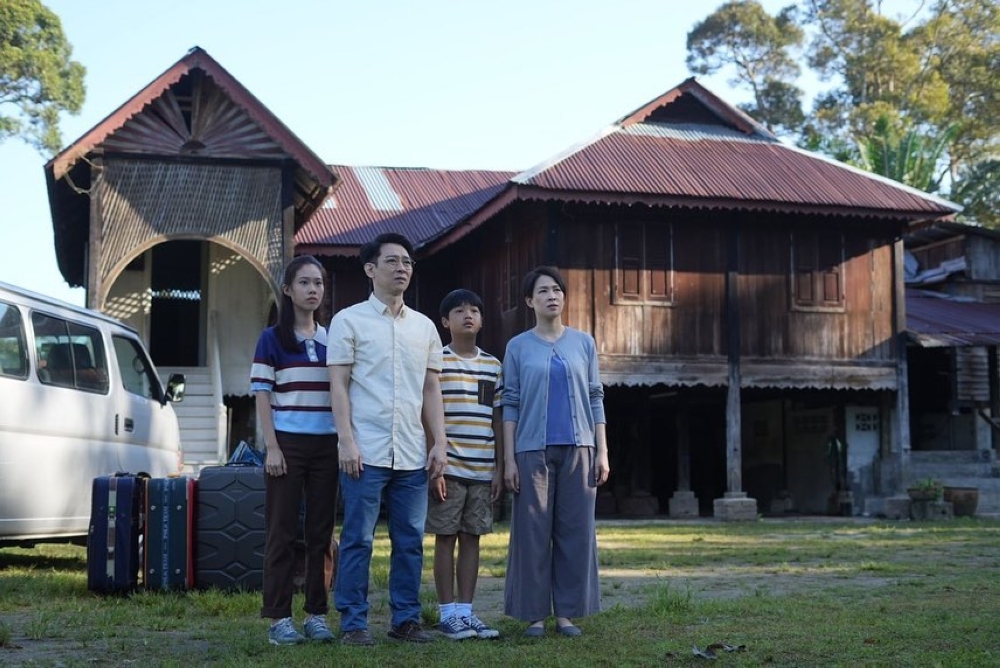 ‘Pendatang’, a Cantonese-language film produced by Kuman Pictures, premiered on YouTube on December 21, garnering over 100,000 views during the weekend and received positive reviews from viewers. — Picture via Facebook/KumanPictures