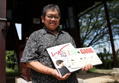 Datuk Lat receives Cai Zhizhong comic prize, thrilled by recognition in China