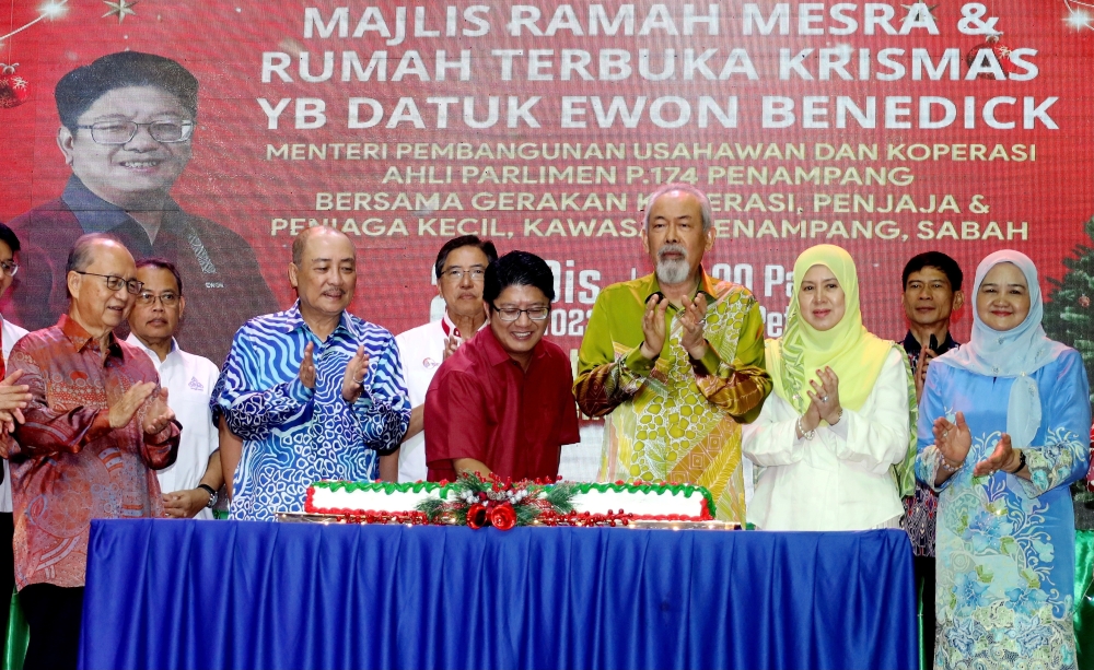 Datuk Ewon Benedick (third, left) together with Sabah Governor Tun Juhar Mahiruddin accompanied by Chief Minister Datuk Seri Hajiji Noor (second left) attending Christmas Open House 2023 at Penampang Cultural Center Hall in Kota Kinabalu, December 26, 2023. — Bernama pic
