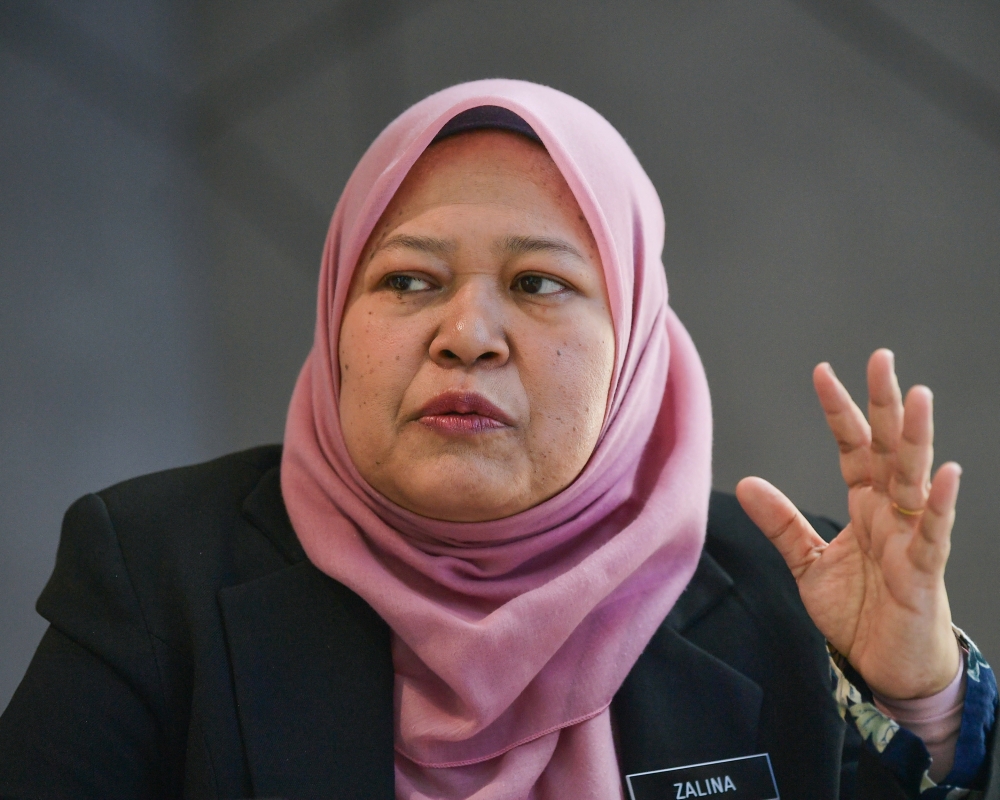 National Blood Centre’s Transfusion Medicine Specialist Dr Zalina Mahmood said blood centres in states that are not affected by floods will also be mobilised through additional promotional programmes to ensure there are enough blood donors to cater for the demand during major tragedies, including floods. — Bernama pic 