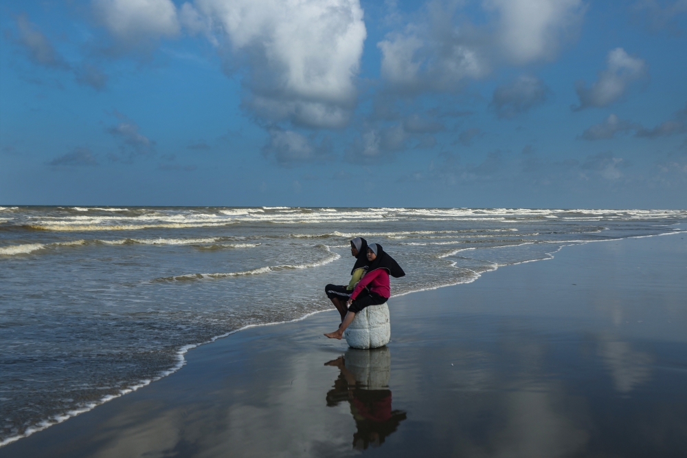 According to the daily disaster report issued by the National Disaster Management Agency (Nadma), the wind concentration condition could lead to increased humidity, potentially resulting in continuous rain in those areas. — Bernama pic