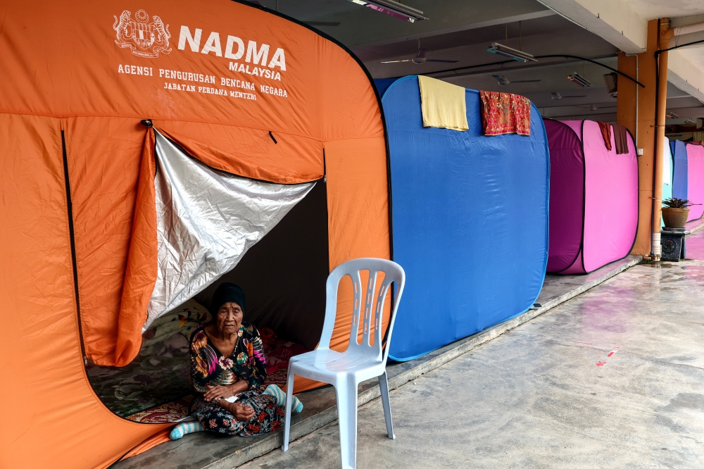 The Johor Disaster Management Committee (JPBN) said the evacuees from Kampung Orang Asli Peta were also allowed to go home after the flood at their village receded, after which the PPS was closed at 6pm. — Bernama pic
