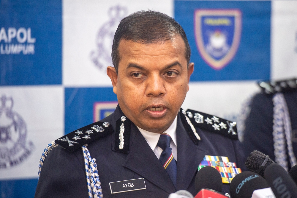 Suv shlangining pornografik fotosurati