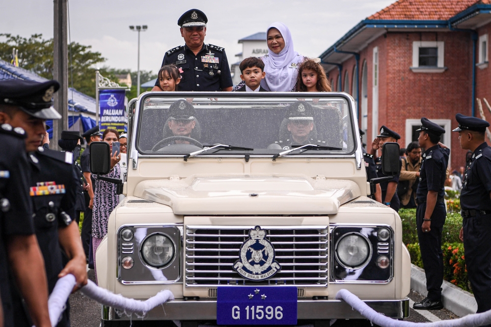 Bukit Aman Crime Prevention and Community Safety Department (JPJKK) Director Datuk Seri Aidi Ismail bid farewell to the Royal Malaysian Police (PDRM) today after 36 years of service in the police force with his mandatory retirement this coming January. —  Bernama pic