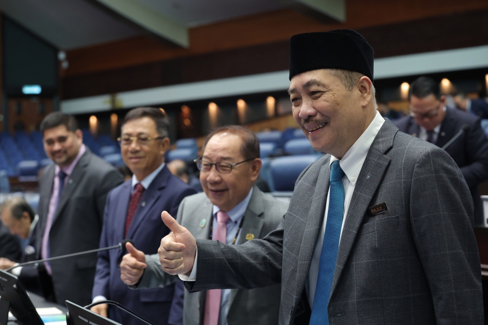 Sabah Chief Minister Datuk Seri Hajiji Noor said it was time for the people of Sabah to unite under a local platform and avoid division to safeguard the interests of the state and its people, in addition to national interests. — Bernama pic
