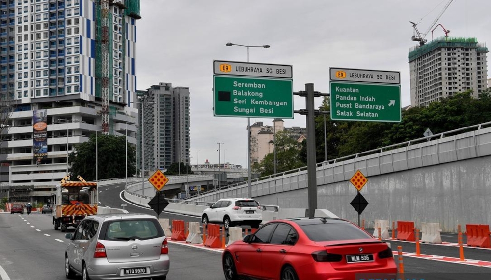 Besraya (M) Sdn Bhd said in a statement that the scheduled closure is only implemented from Monday to Friday, to ensure smooth traffic for residents around Salak Selatan. — Picture from X/Bernama 