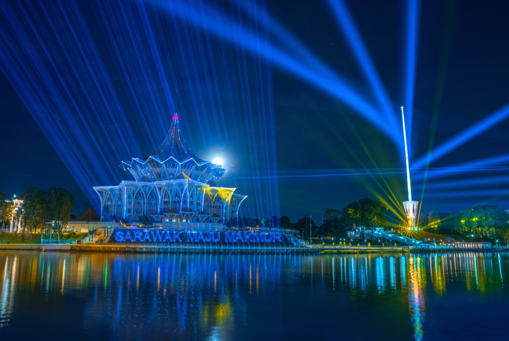 The name of Malaysia’s tallest flagpole will be announced at midnight during the 2024 New Year’s Eve Celebration at Kuching Waterfront. ― Picture by Chimon Upon via Borneo Post